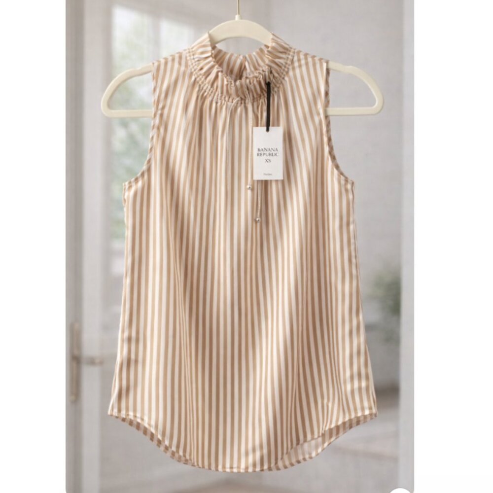 NWT BANANA REPUBLIC SIZE XS RUFFLE NECK SLEEVELESS BLOUSE